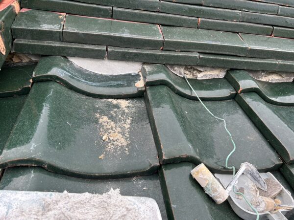 春日井市にて屋根修理〈漆喰のメンテナンス工事〉の施工前写真