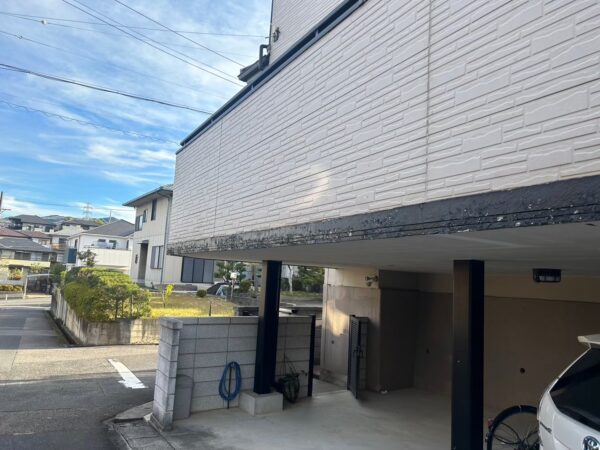 春日井市にて雨樋修理・幕板の補修の施工前写真